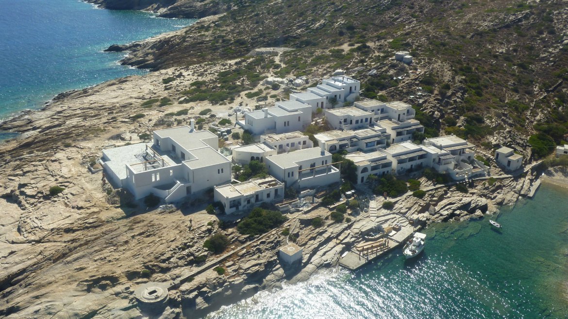 REFURBISHMENT OF SUMMER VILLAS IN CYCLADES 