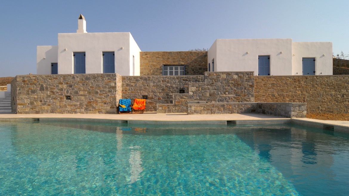 SINGLE STOREY RESIDENCE IN SYROS ISLAND