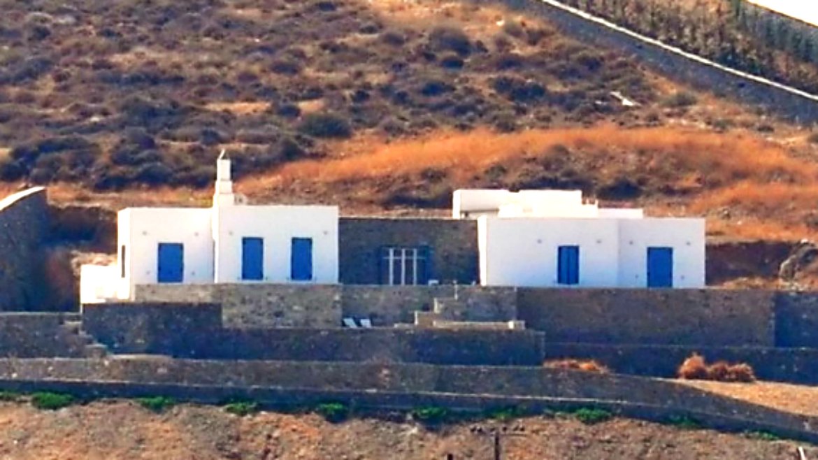 SINGLE STOREY RESIDENCE IN SYROS ISLAND