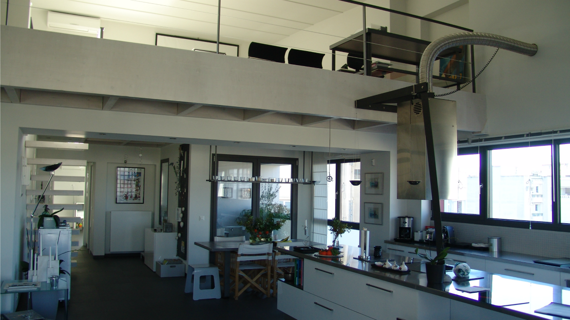 FOUR-STOREY RESIDENTIAL BUILDING IN ATHENS