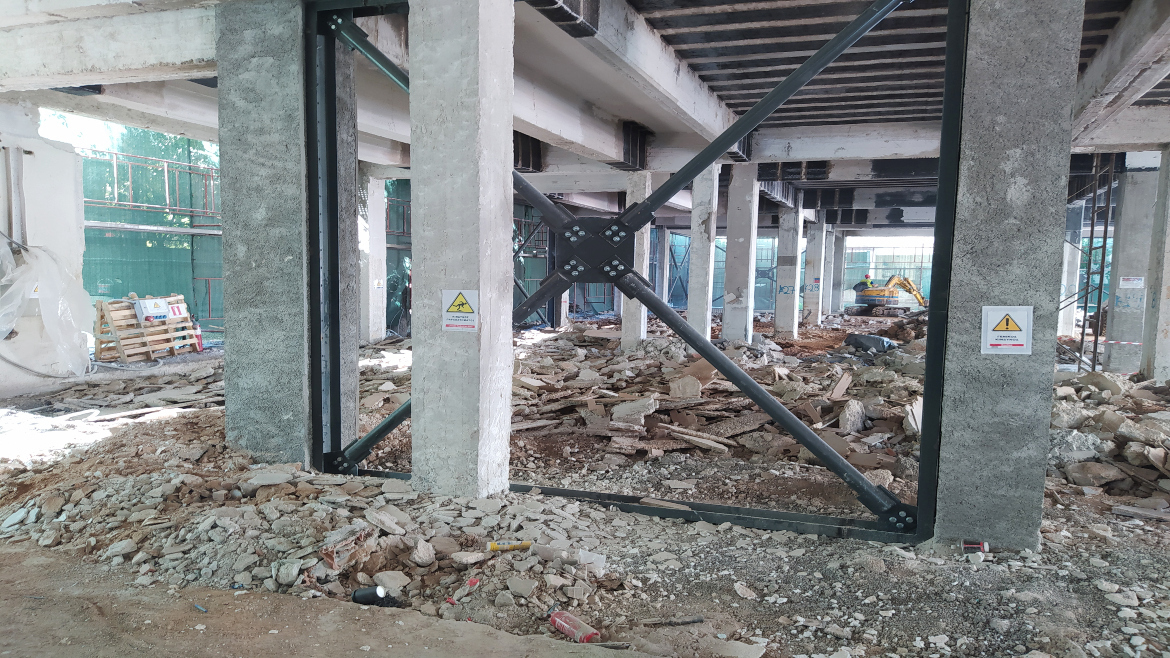 STRUCTURAL EVALUATION AND REDESIGN OF AN OFFICE BULDING IN CHALANDRI STRUCTURAL EVALUATION AND REDESIGN OF AN OFFICE BULDING IN CHALANDRI