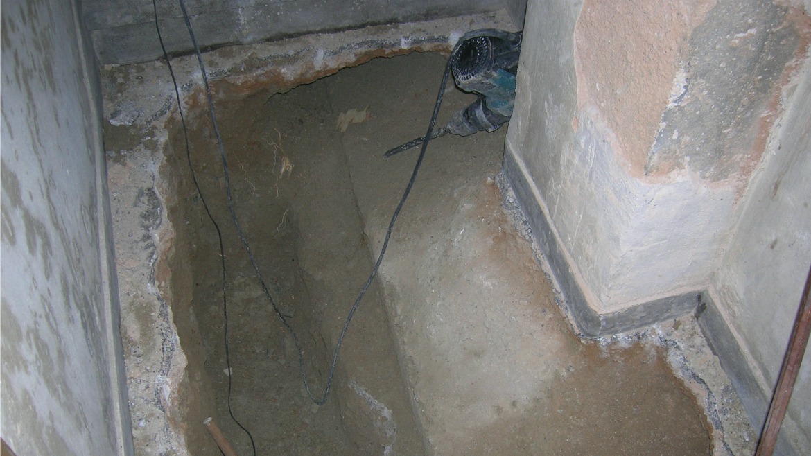 ADDITION OF A FLOOR AND EXTENSION OF A RESIDENCE IN KOUKAKI, ATHENS ADDITION OF A FLOOR AND EXTENSION OF A RESIDENCE IN KOUKAKI, ATHENS